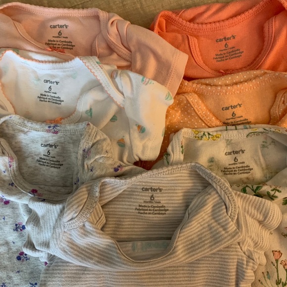 SOLD 7 Carter’s onesies - Picture 3 of 4